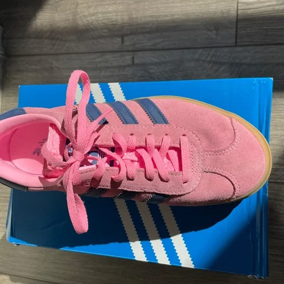 Adidas Gazelle pink and blue strip - Picture 2 of 4